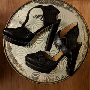 Ann Taylor | Stacked Platform Snakeskin Heel Black